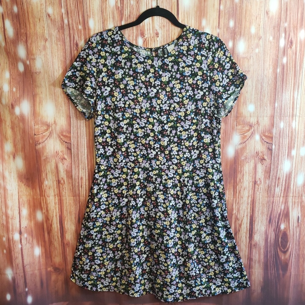 🌵4/$20🌵 H&M Floral Dress